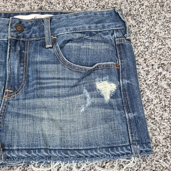 Hollister Mini Micro Distressed Denim Jean Skirt Y2K Size 3 W26 Preppy Cali - Picture 3 of 9